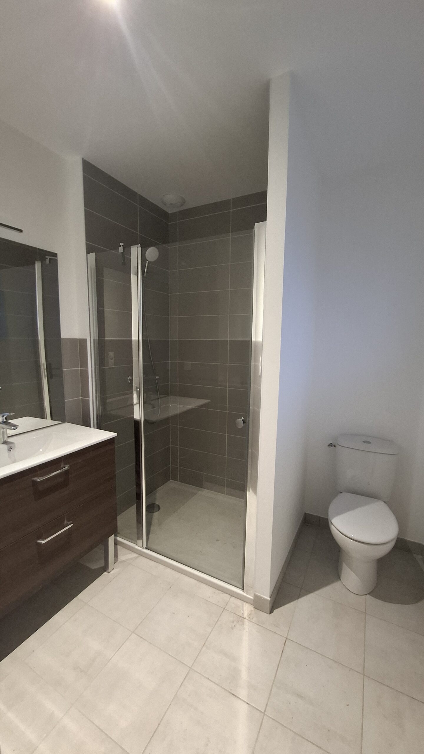 Création d'une salle de bain lors d'une transformation d'une maison Brestoise en appartement.