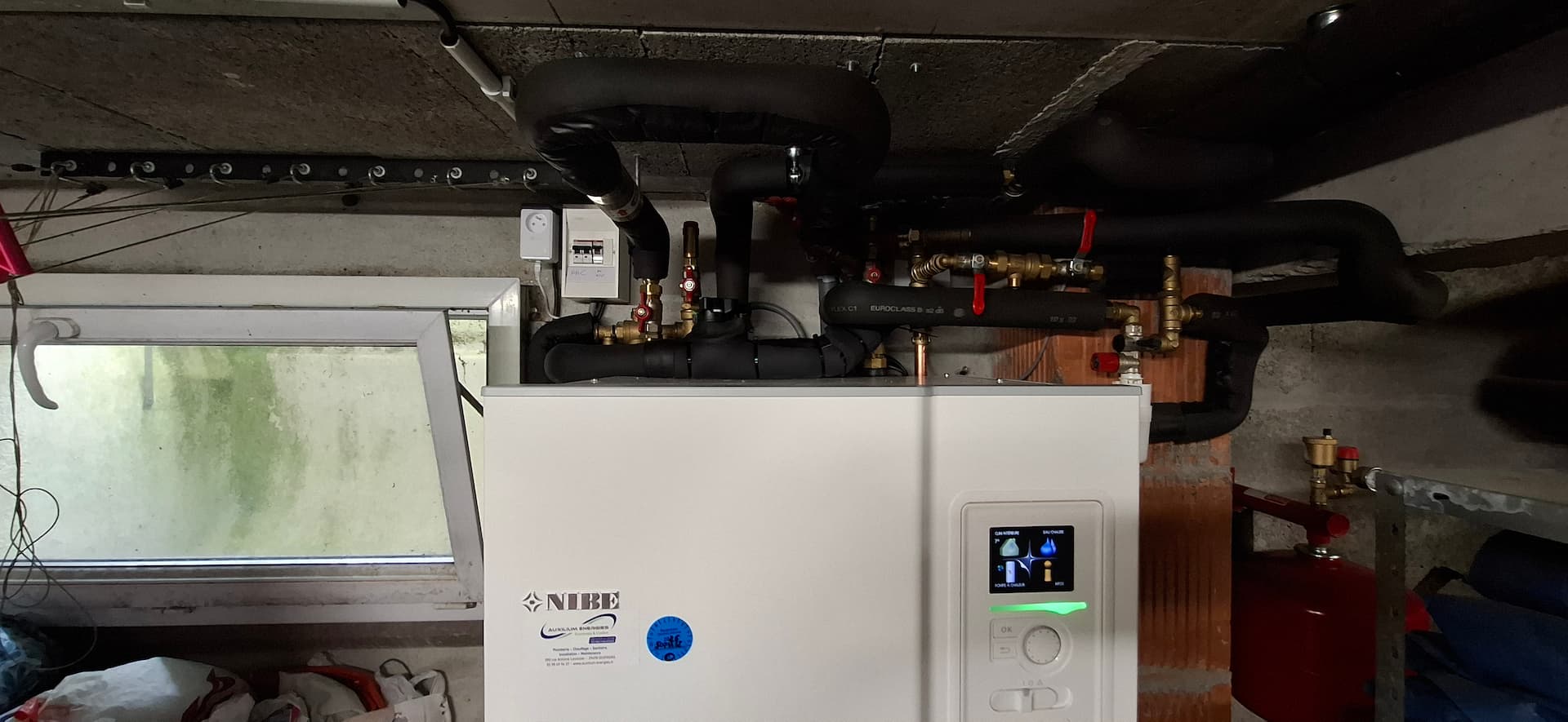 remplacement d’une PAC géothermie chauffage seul par une nouvelle pompe à chaleur Géothermie inverter NIBE avec production d’eau chaude sanitaire à Bohars.