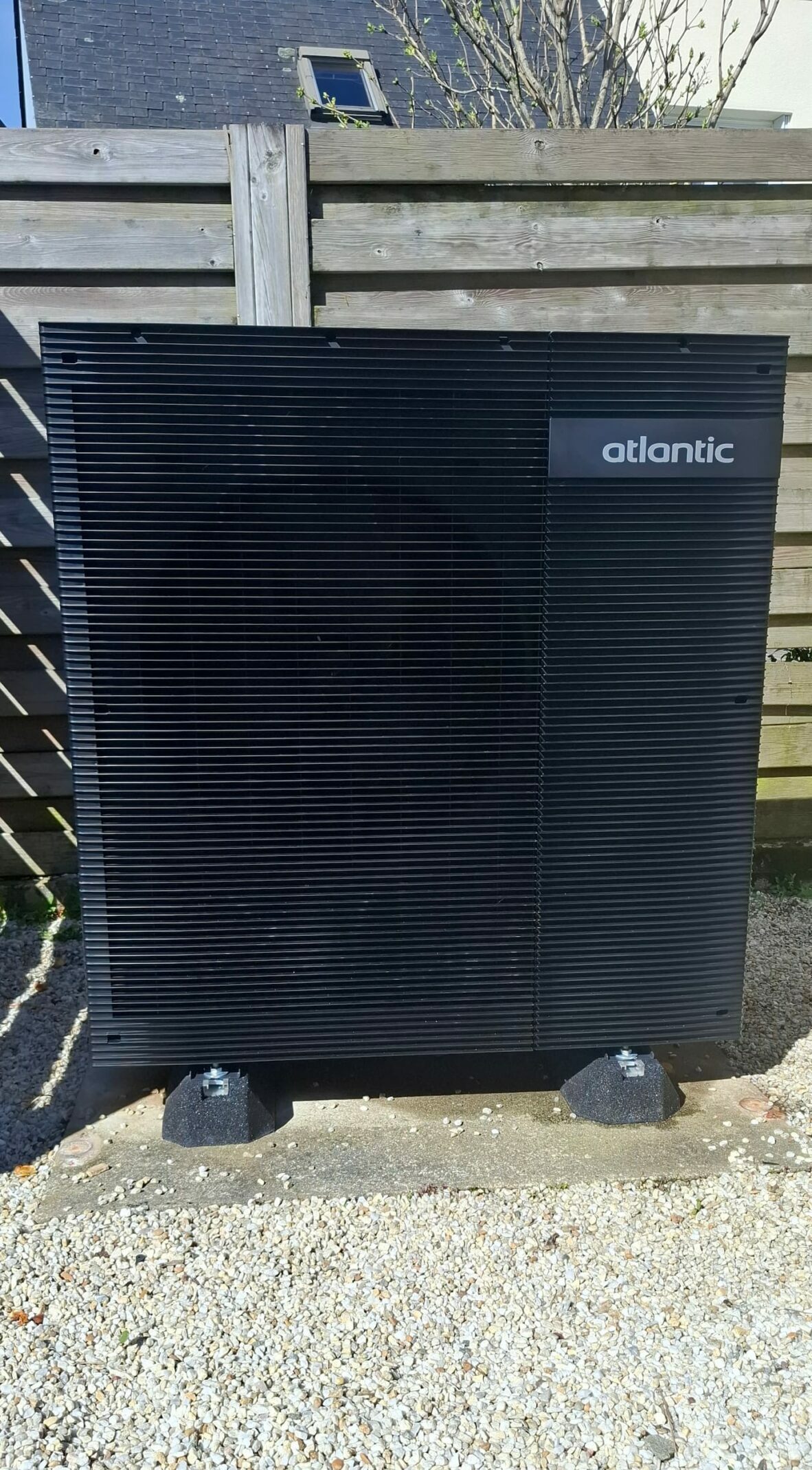 remplacement d’une pompe à chaleur par une nouvelle pompe à chaleur Atlantic au R290, pilotage de 2 circuits de plancher chauffant à Brest.