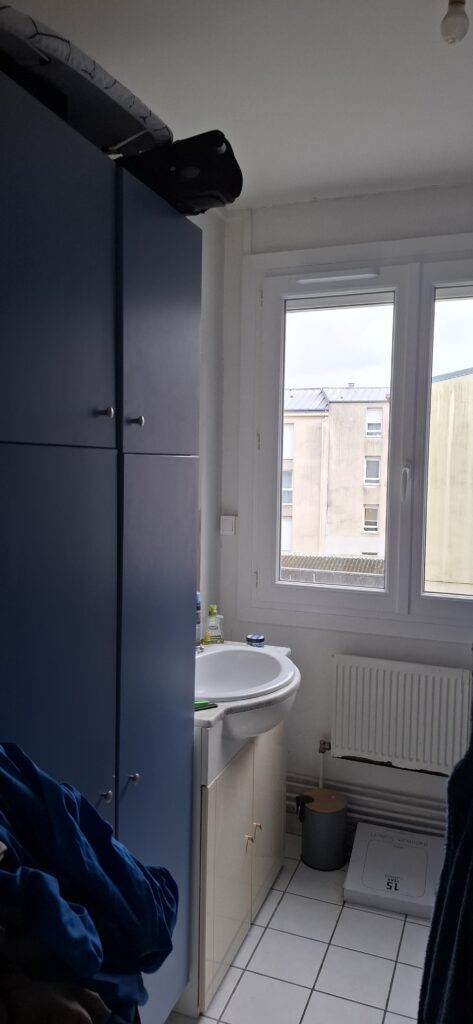 Salle de bain avant rénovation par Auxilium Energie