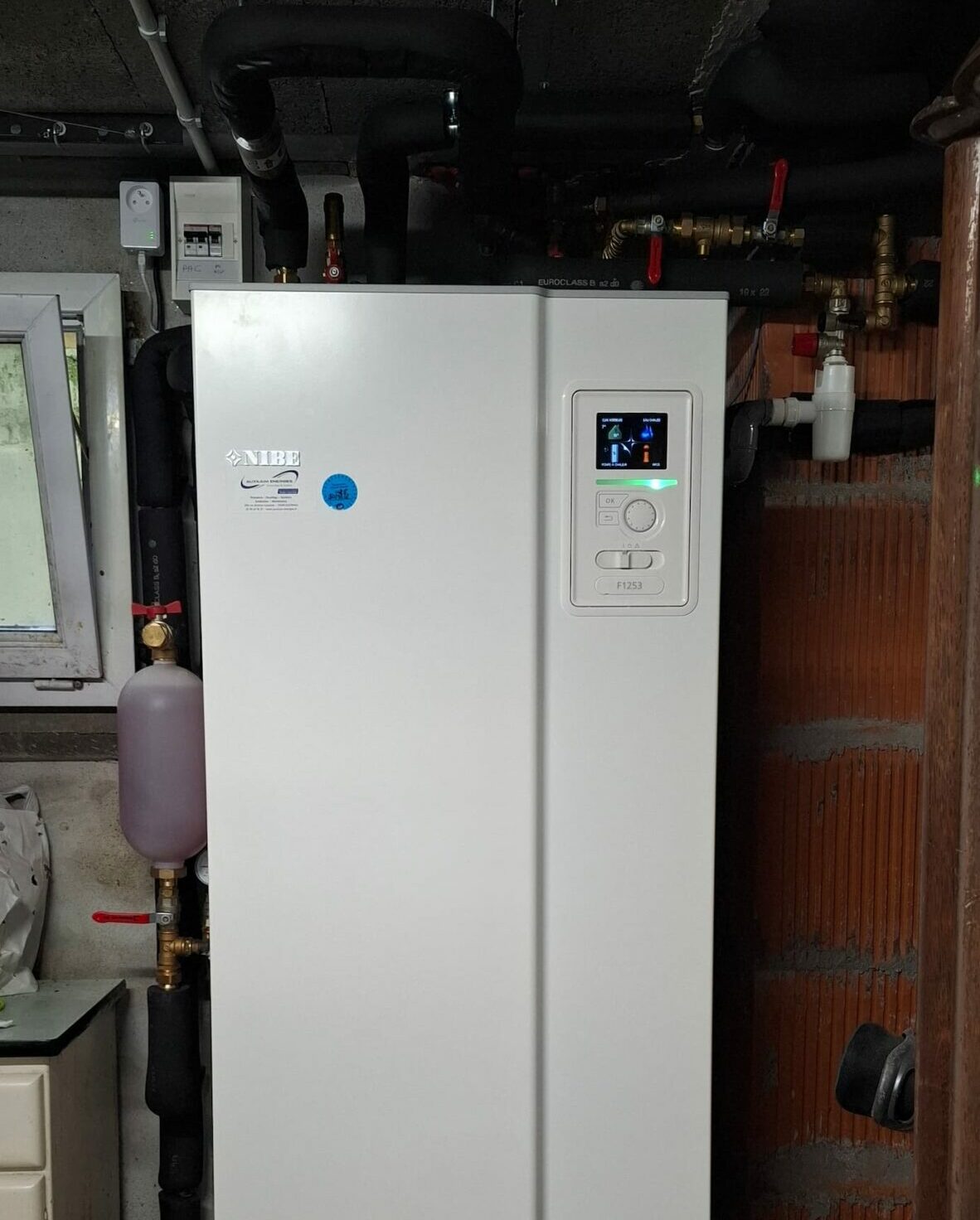 remplacement d’une PAC géothermie chauffage seul par une nouvelle pompe à chaleur Géothermie inverter NIBE avec production d’eau chaude sanitaire à Bohars.